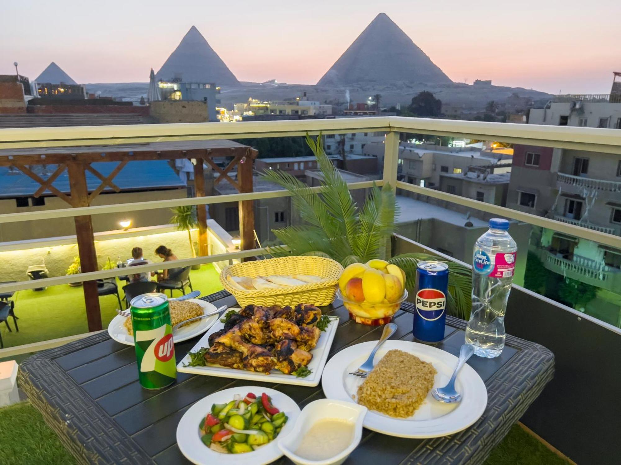 The Pyramids Gate Inn Kafrat al Jabal Exterior photo